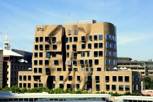 bachelor of property economics 修业长度:3 年