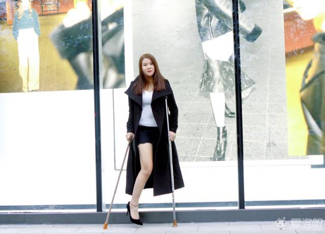 21岁断腿女孩独自闯荡洛阳5年,买房买车更为自己立下800万的新年目标!