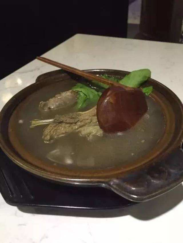 喝一口热汤,品一场南洋 | 帝都这七碗肉骨茶香入骨髓!