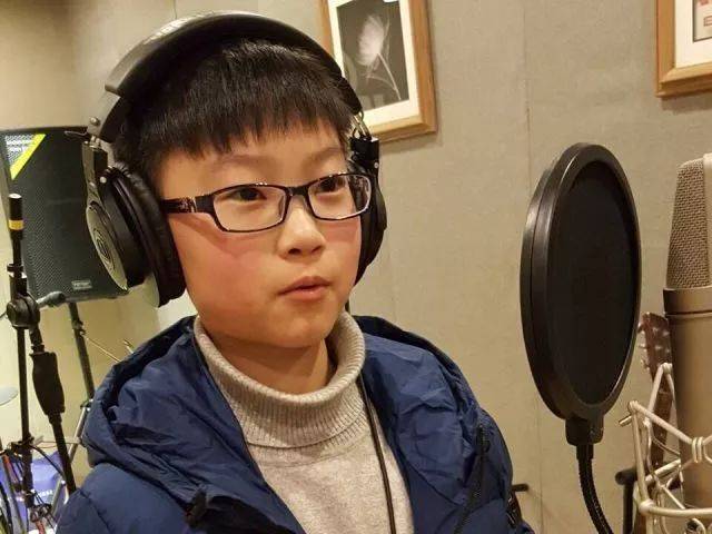 小女生是无锡市"十佳文明风尚好少年"钱佳欣.
