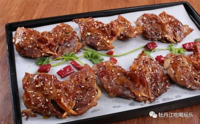 扇贝王新推出的焖烤流行特色——秘制配方烤制的烤骨头,烤猪手,烤鸡头