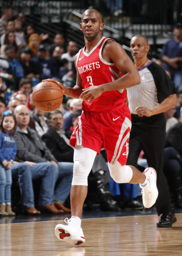 组图:火箭胜小牛 哈登运球伺机而动马修斯上篮