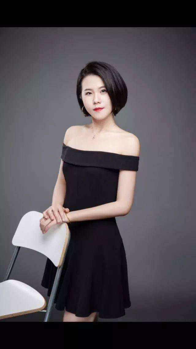 5《音乐巴士》节目主持人雅京老师各位小银星的小朋友们,亲爱的各位