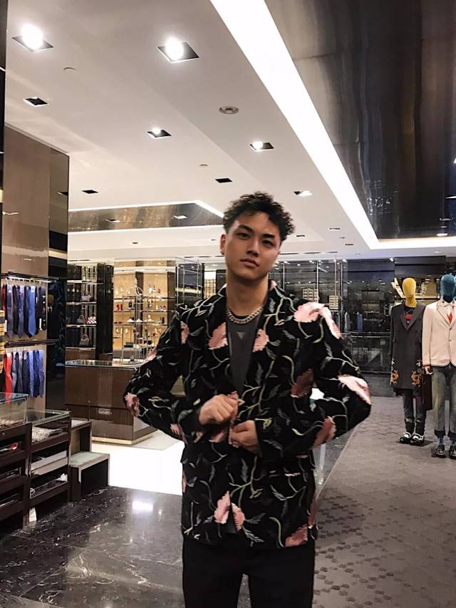 我们和四驱兄弟4maticbros驻广州委员长3bangz聊了你们最感兴趣的几个