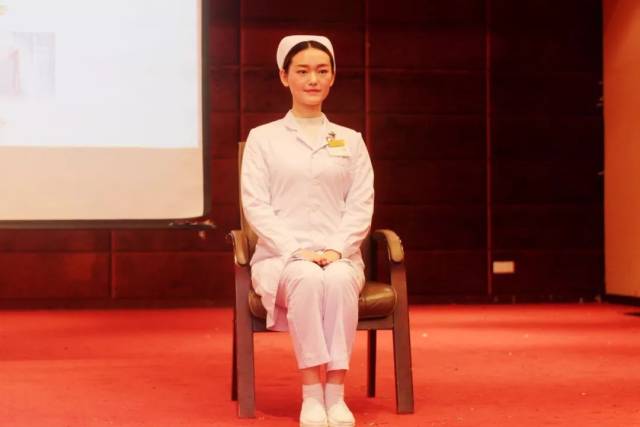 礼仪并不远,举手投足间---护理礼仪专业小组举办护士基础礼仪培训讲座