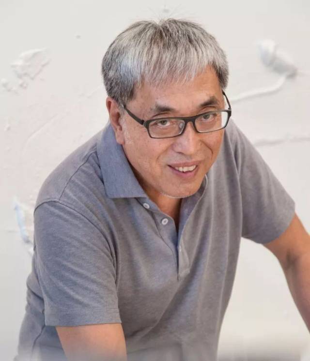 艺术家   毛栗子 著名旅法艺术家,原星星画会成员之一.