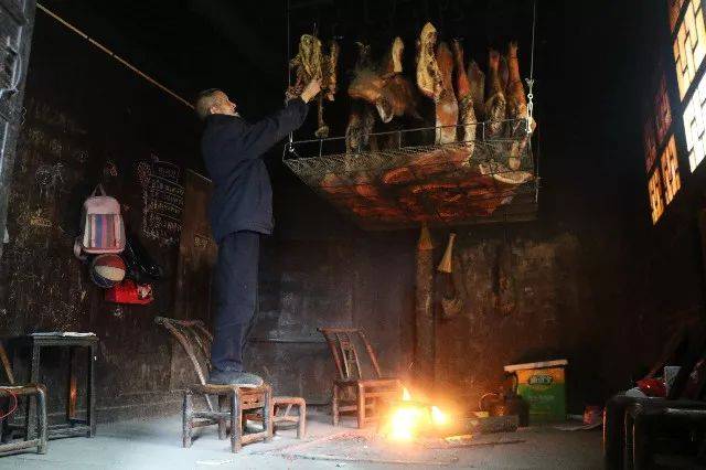 苏马荡的乡亲们炕腊肉有风险,你用腊肉神器没?