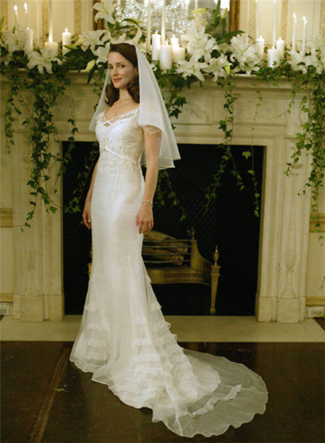 里15款绝美婚纱 《破产姐妹》 穿着lilo礼服的只是客串一下的lindsay