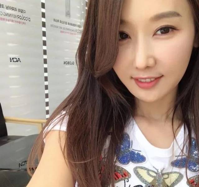 年龄居然这么大了 ▼ 节目结束之后李秀珍 确实也和女儿和好了 但意外