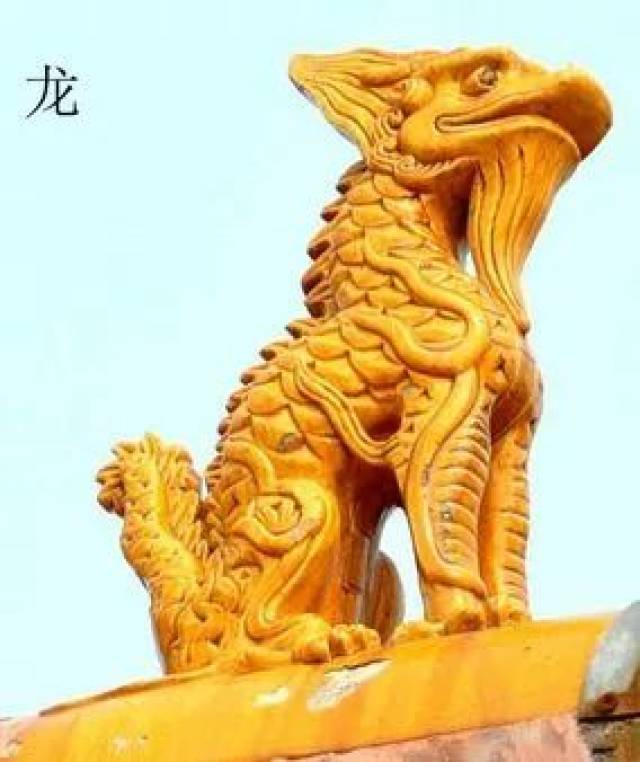 故宫太和殿屋脊上的这只龙,能走,能飞,能游泳,能翻江倒海,吞风吐雾,兴