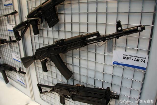 aks-74u突击步枪,枪管比较短,74年开始使用