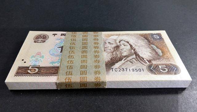 小伙收藏一刀五元纸币价值3000元,藏友看后:不止这个价!