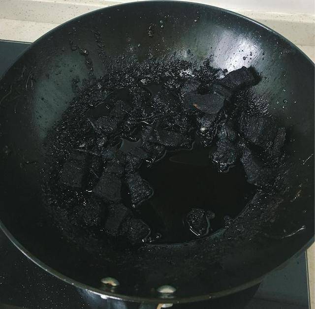 煮饭烧焦糊锅图片图片