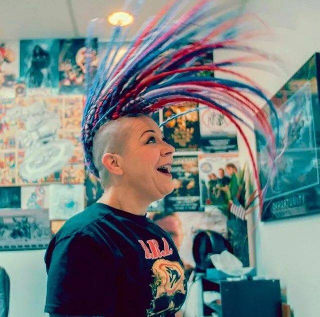 谢霆锋的鸡冠朋克头,他用电熨斗熨了1小时