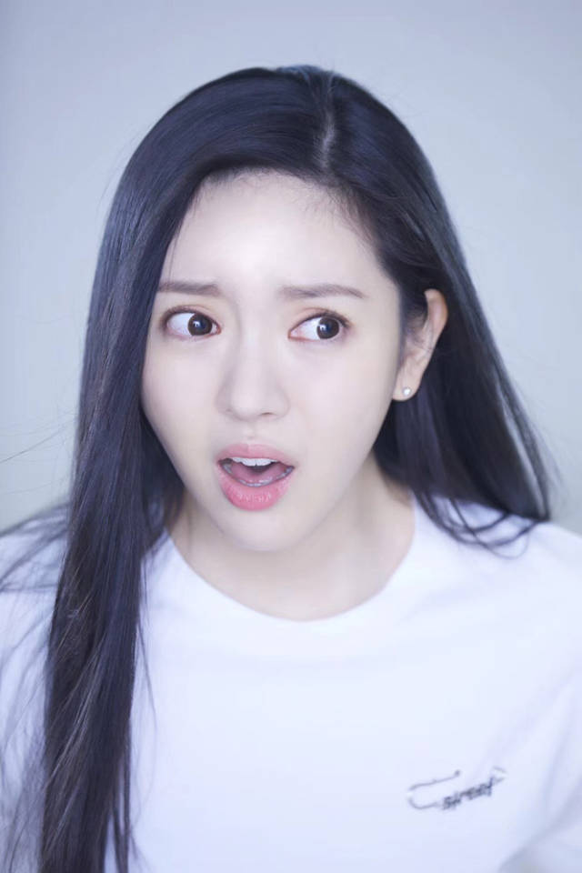 "元气少女"雨婷儿表情包上线 可爱多变趣感十足