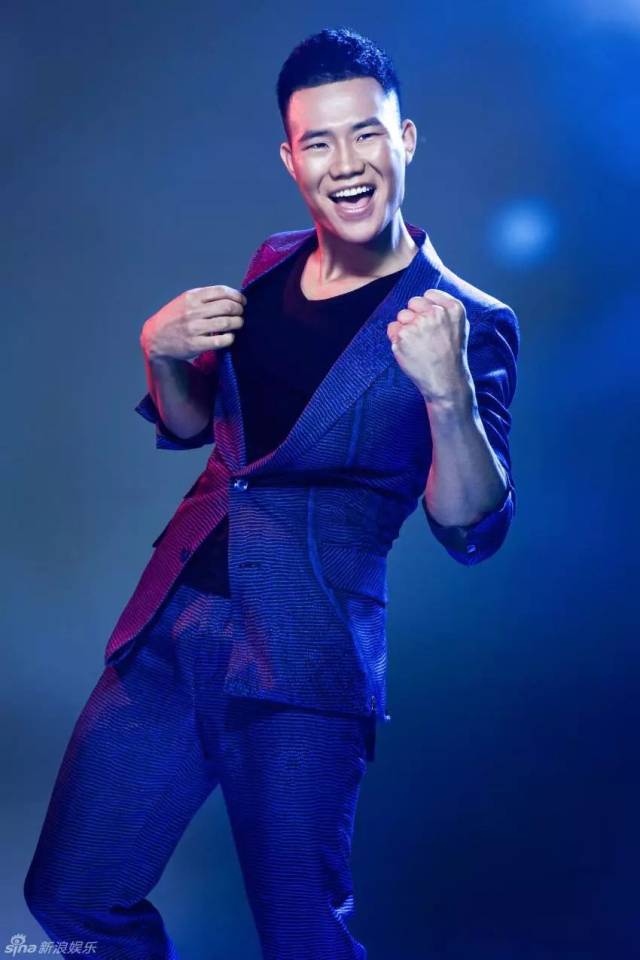 穿着低腰粉裤头,diss娘炮小鲜肉,他比陈志朋辣眼睛多了!