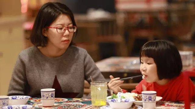 在这个温暖的商场,有一家贩卖"家的味道"的茶餐厅