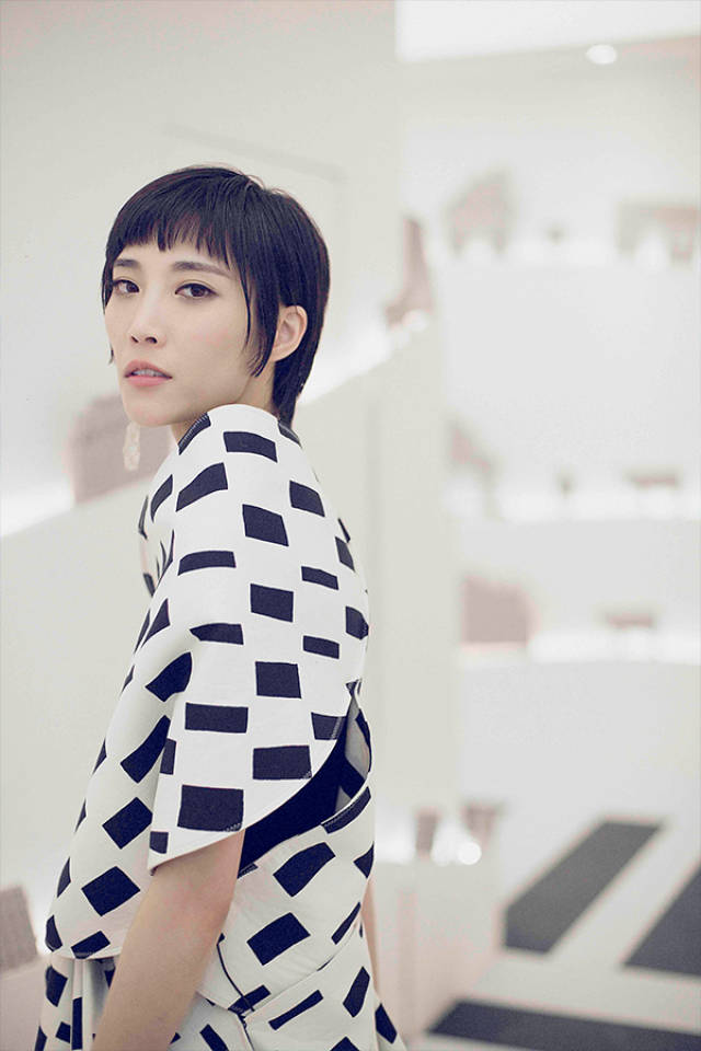 苏诗丁携《狼》成功踢馆《歌手》 霸气台风展露实力唱功