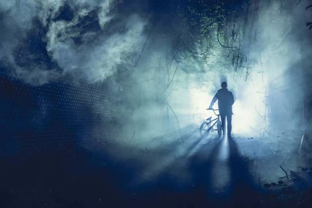 当黑夜身处迷雾森林还能放肆骑?