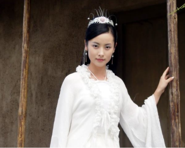 杨明娜又凭借《水浒后传》中的韩若男一角在娱乐圈暂露头角,杨明娜还