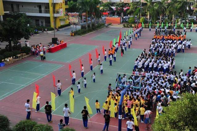 2017年学校少先队鼓号队,中学管乐队,学校田径队,舞蹈队,教工篮球队