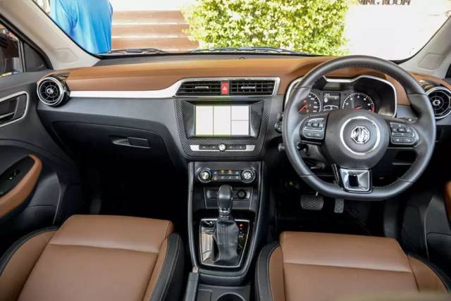 视频| 泰国小姐姐教老司机开右舵车 | y车评