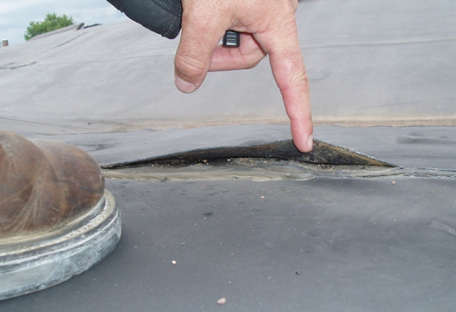 屋顶防水层容易受到哪些影响