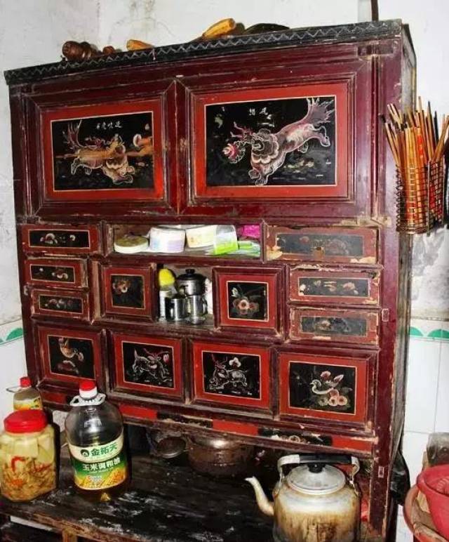 农村这几种常见的老物件,虽不是价值连城,但一个碗橱就卖好几千