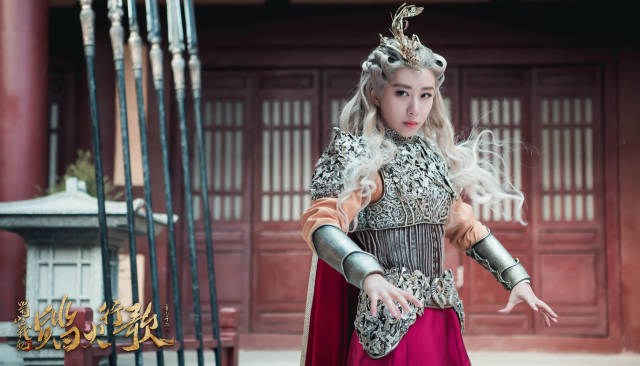 刘思彤《蜀山战纪2》开播 外表美艳杀伤力十足