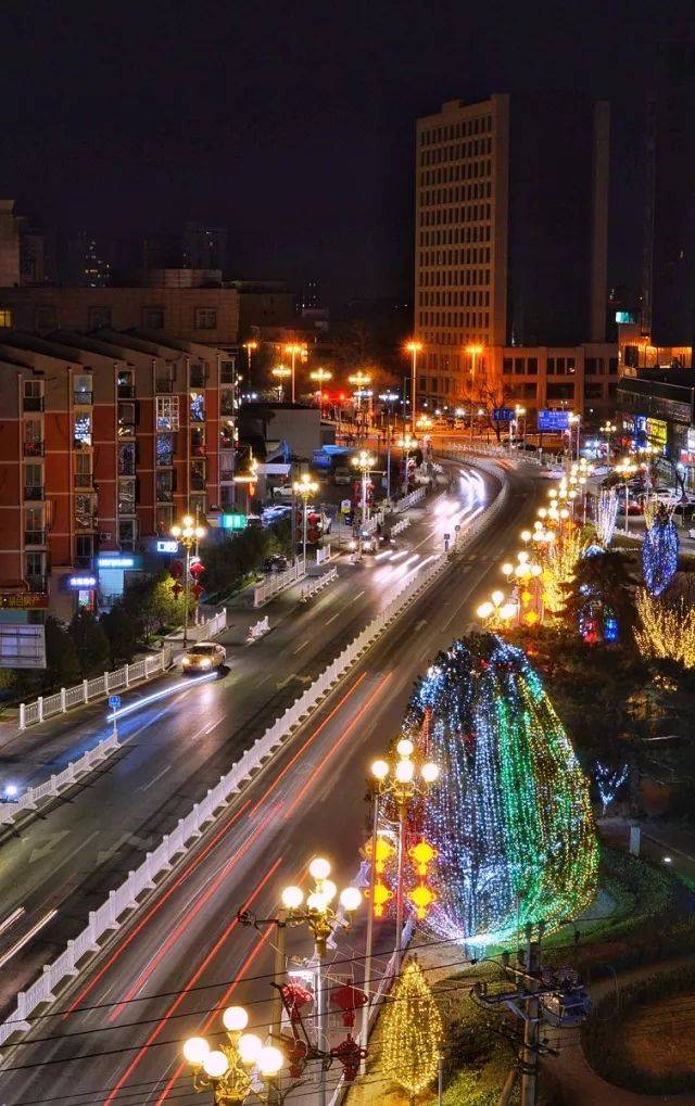 南来北往的 东腔西调 川流不息 西关环岛 位于昌平城区西部的西关环岛