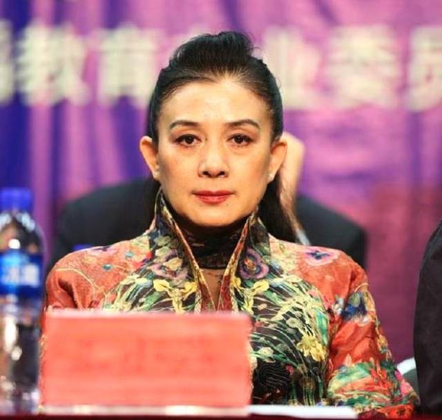20年前春晚走红的小辣椒 如今已和赵本山平起平坐