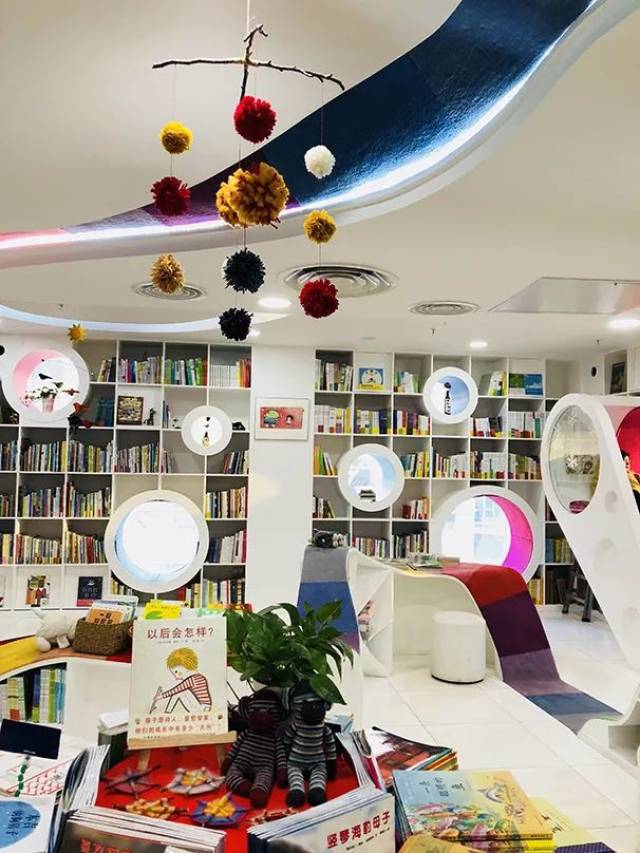 蒲蒲兰绘本馆北京店穿"新衣"啦 | 书店空间展示