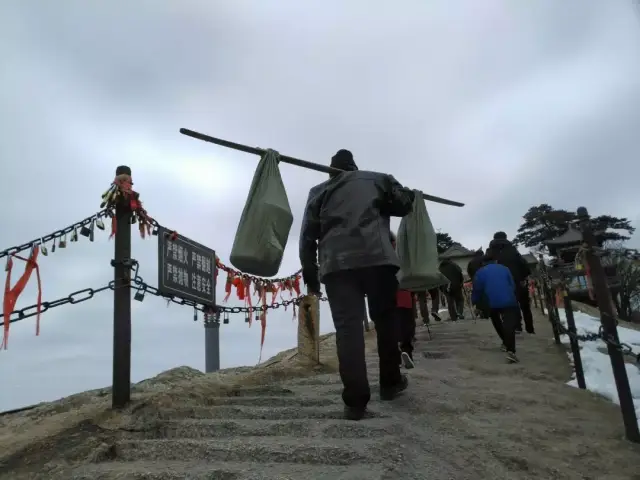 华山面孔丨世间万难唯千尺,愿做华山扫雪人