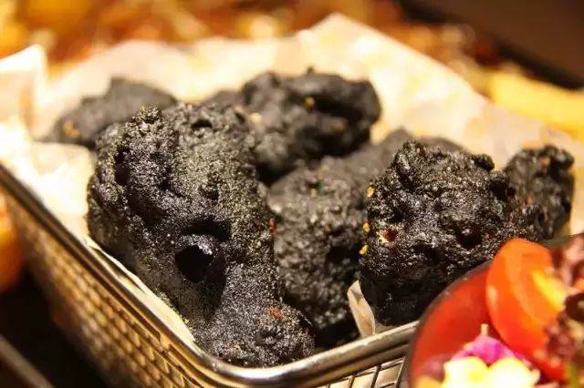 外香里嫩 b  墨汁炸鸡  黑炭 ? 炸鸡 ? 傻傻分不