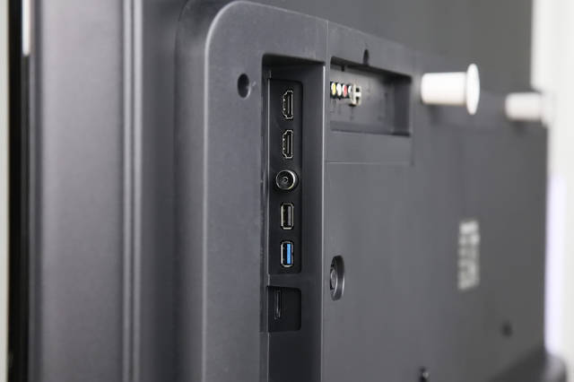 机身侧方接口,提供目前主流的hdmi和usb3.