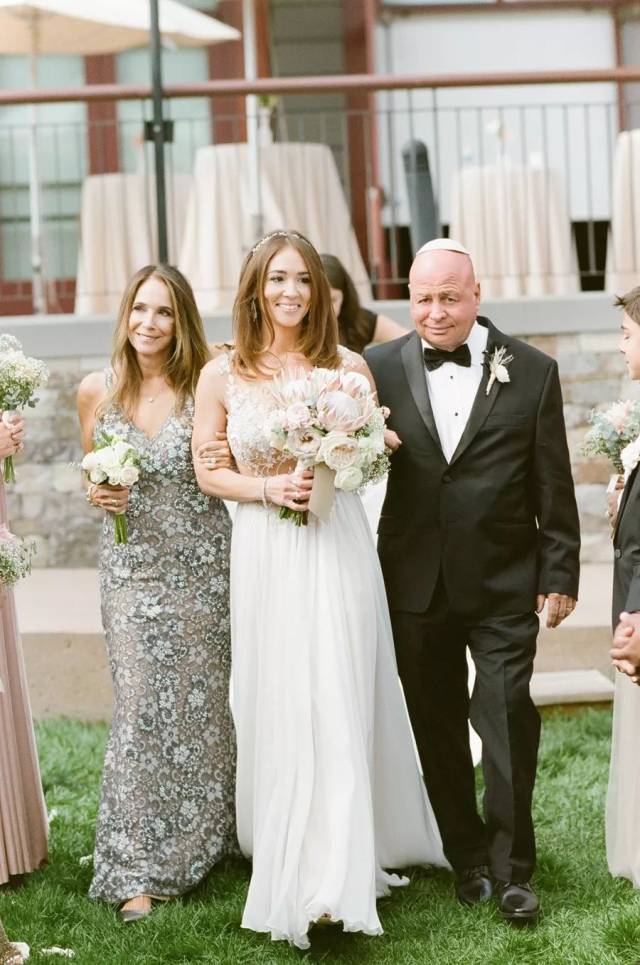 欧美婚礼花艺:芦苇与帝王花,野性别致之美