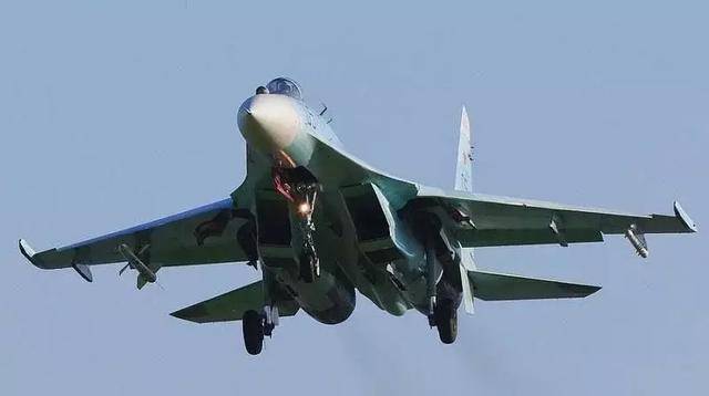 mf 航空|石榴终于要接班?中国空军歼16与苏30战机雪中同框