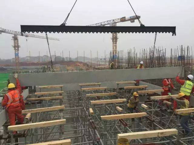 ▼预制梁吊装成型图示