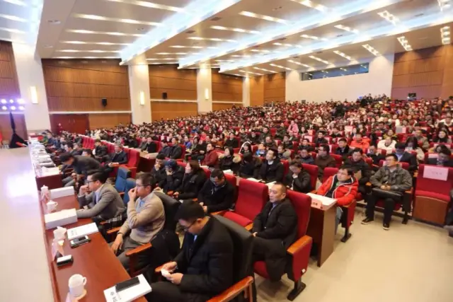 文 | 新楚商100人 李玉申图 | 网络前两天,我受邀参加光谷互联网 办公
