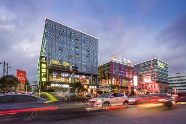 乐清市市委书记林亦俊,莅临百佳广场,对白象首家综合体给予肯定