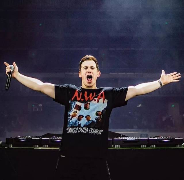 一直到现在,hardwell 厚积薄发,在全球各个音乐节中都有他的身影,比如