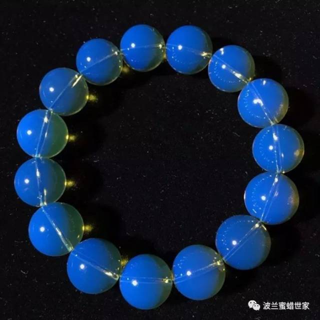 百年难遇的蓝血月现世,蓝色的蜜蜡你见过吗?