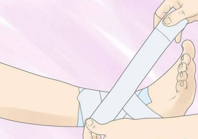 小伙踢球脚扭伤落下病根的原因竟是