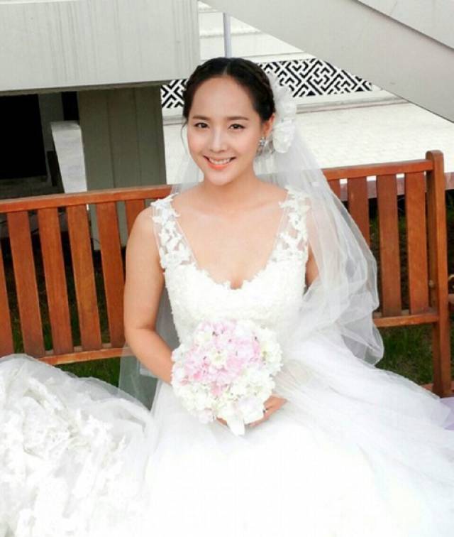 宋慧乔全智贤申世景朴宝英 细数韩剧女神经典婚纱造型【组图】