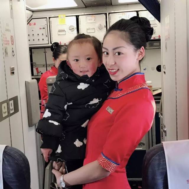 2  真情承诺 手语动作 3  特色双拼饭,腊肉,香肠等主食硬菜  腊八饭