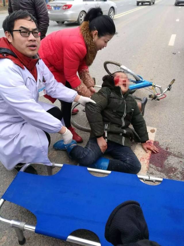 金溪二中路口一货车司机肇事逃逸!画面惨烈.