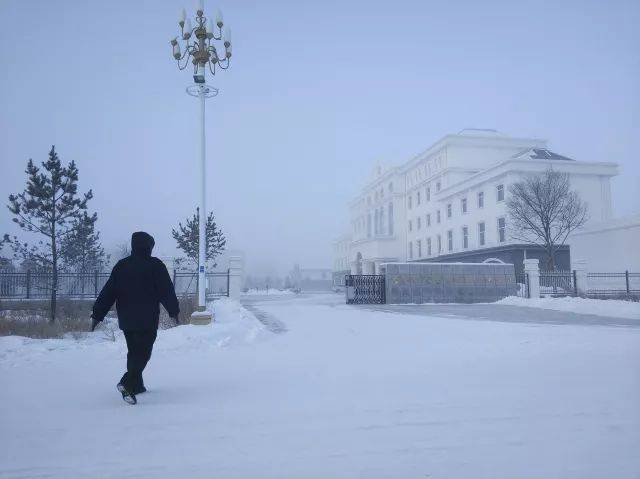 没有险象环生的暴风骤雪,有的只是寒冷中的默默前行,8:25,老宫到达