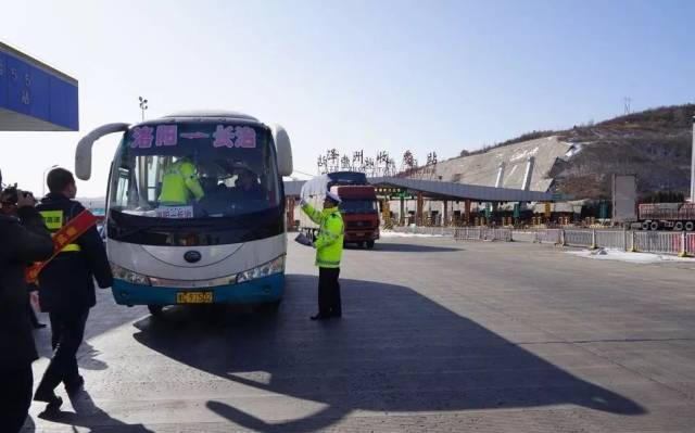 春运第一天,山西高速,火车站是这样的