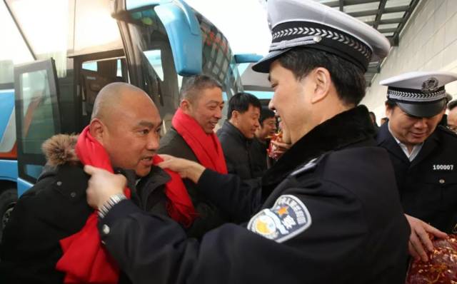 仪式活动结束后,基国平副局长,倪文连支队长等领导到扬州市汽车运输