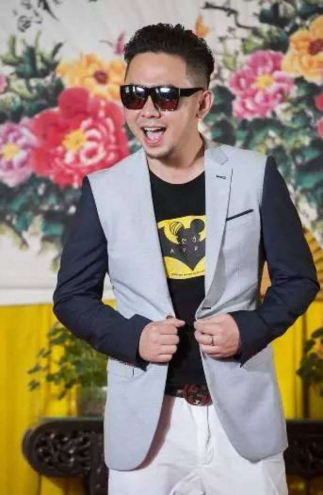 1江苏交通广播网主持人.南京开心茶馆主力演员.